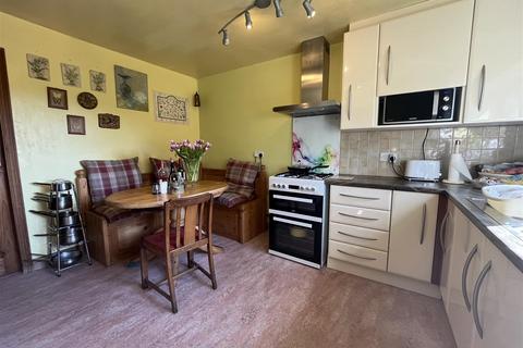 4 bedroom detached house for sale, Abb Scott Lane, Bradford BD12
