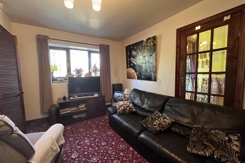 4 bedroom detached house for sale, Abb Scott Lane, Bradford BD12