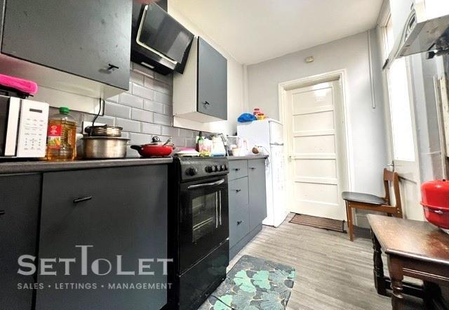 31 Chartley Road, LE31 AB - Sale 8.jpg