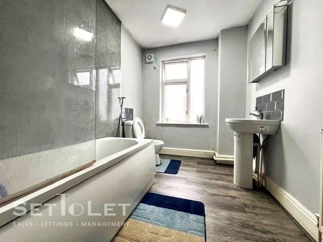 31 Chartley Road, LE31 AB - Sale 11.jpg