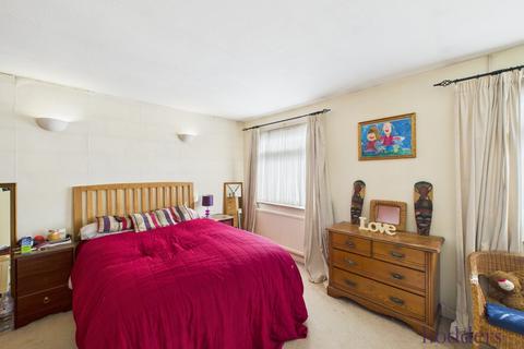 3 bedroom semi-detached house for sale, Wheatash Road, Addlestone, Surrey, KT15