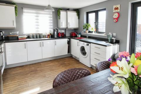 4 bedroom end of terrace house for sale, Gadwall Drive, Castleford WF10