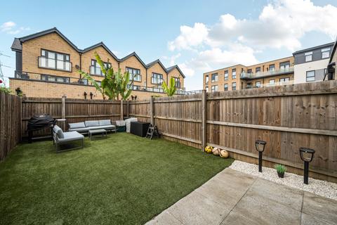 undefined, Daffodil Close, Mitcham CR4