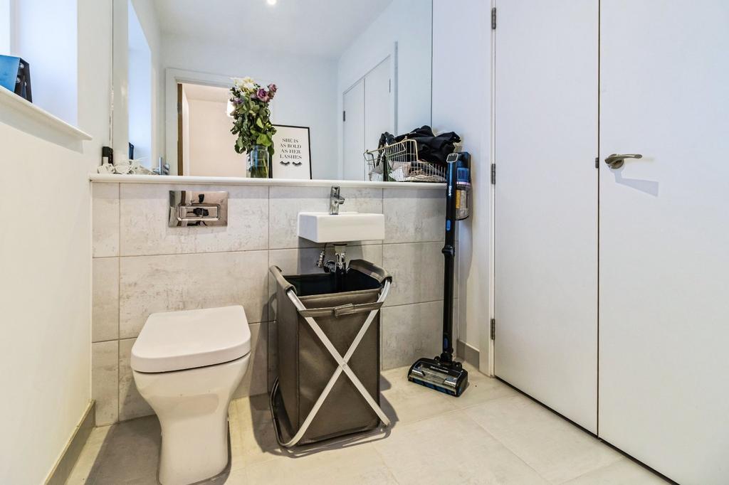Cloakroom/Wc
