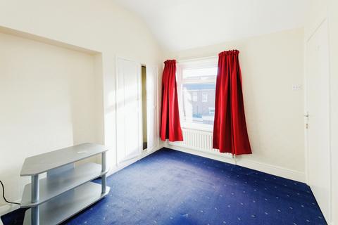 3 bedroom terraced house to rent, Park Street, Durham SR7