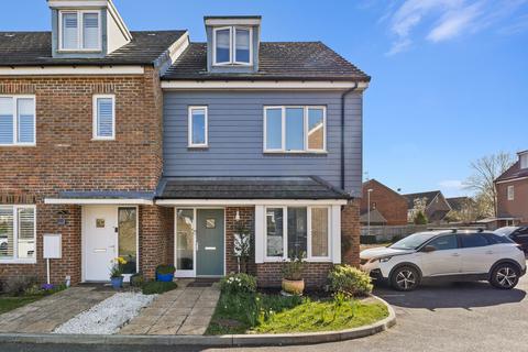 4 bedroom house for sale, Donald Gardens, Horley RH6