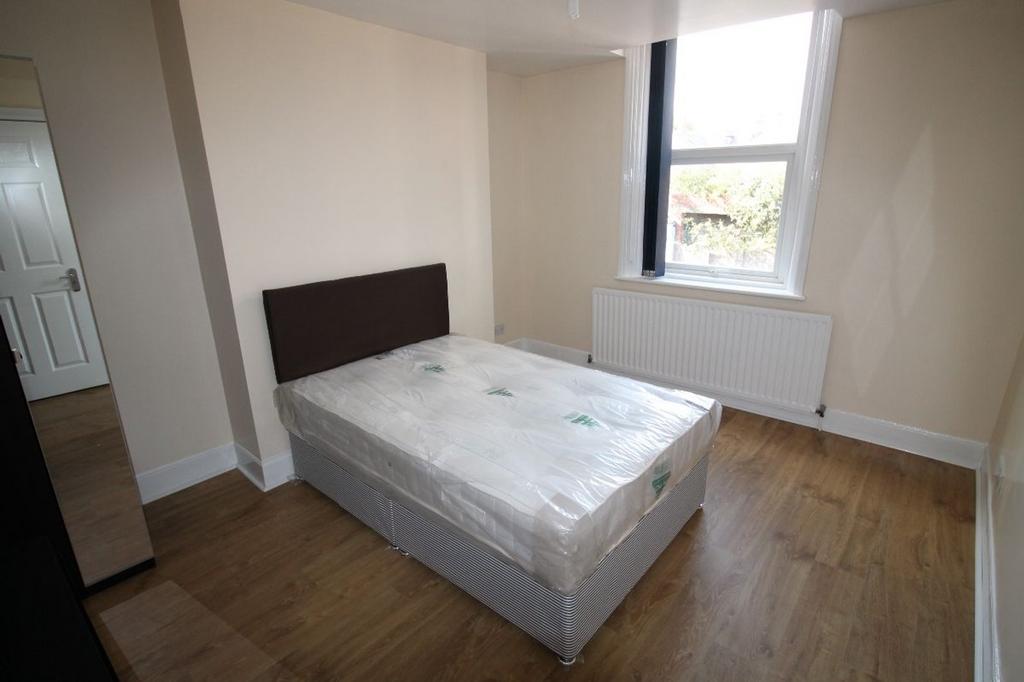 This inviting double bedroom features ample spa...