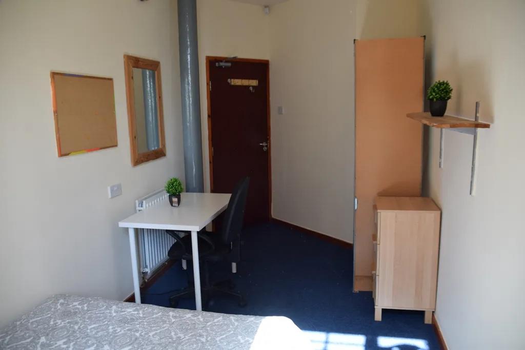 A tidy and inviting double bedroom featuring a ...