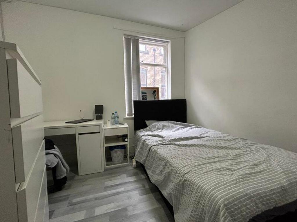 A bright and tidy double bedroom featuring a co...