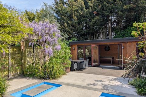 49 Chapel Farm Road, London, SE9 3NH