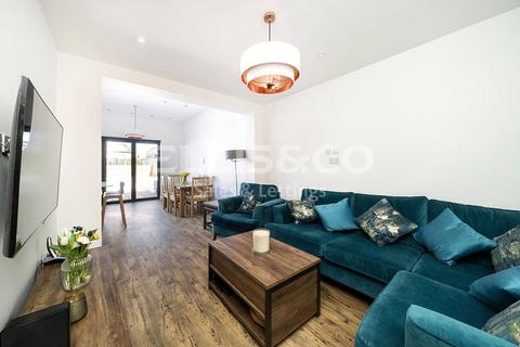 3 bedroom semi-detached house for sale, Hale Drive, Mill Hill, London, NW7