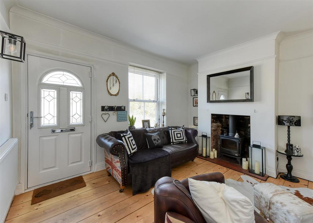 62 Sedgley Road-living2.jpg