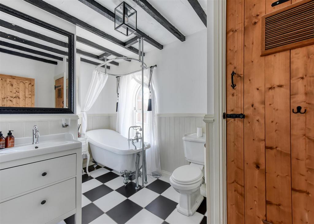 62 Sedgley Road-bed1 ensuite1.jpg