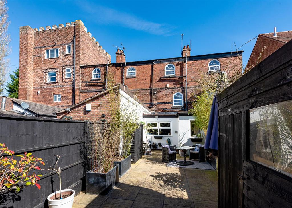 62 Sedgley Road-garden2.jpg