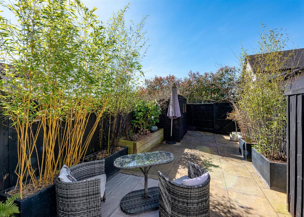62 Sedgley Road-garden1.jpg
