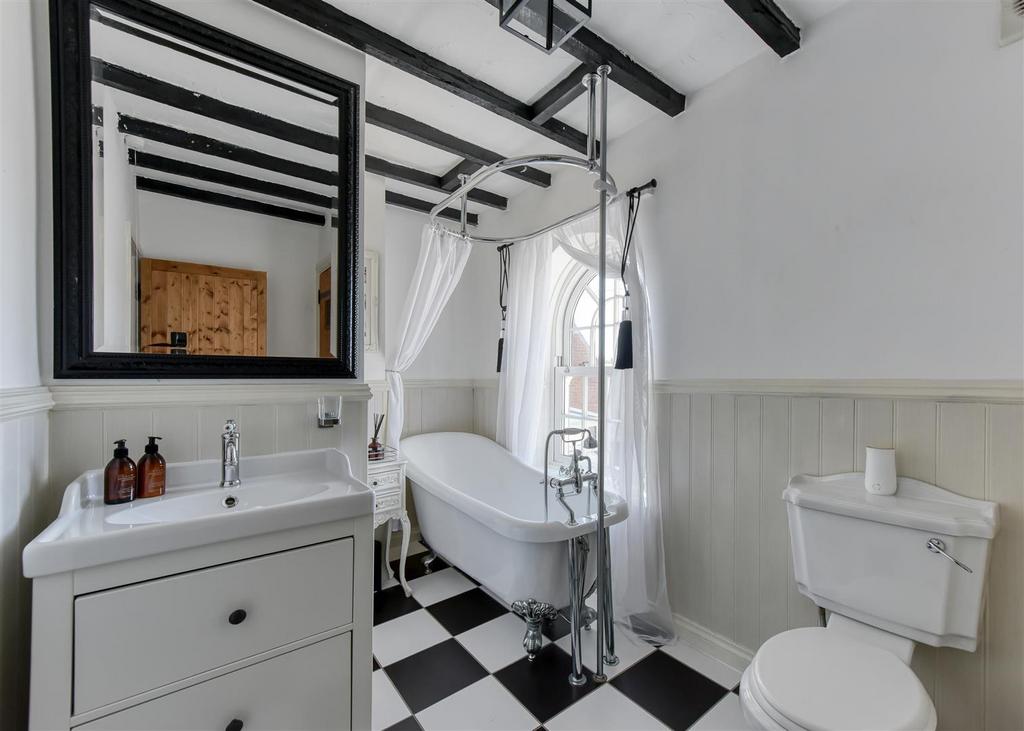 62 Sedgley Road-bed1 ensuite2.jpg