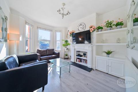 8 Caxton Gardens, Guildford, GU2 8AX