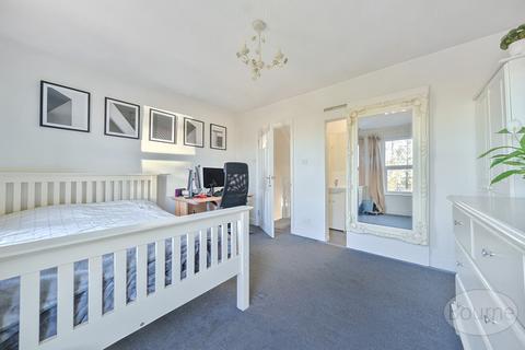 8 Caxton Gardens, Guildford, GU2 8AX