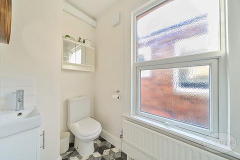8 Caxton Gardens, Guildford, GU2 8AX