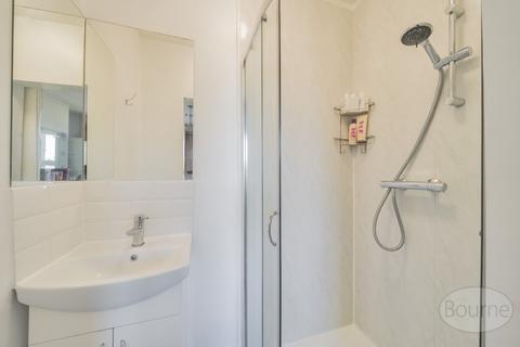 8 Caxton Gardens, Guildford, GU2 8AX