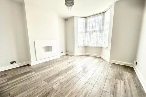 22a Laleham Road, London, SE6 2HT