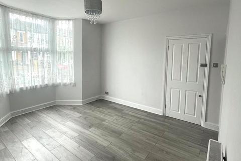 22a Laleham Road, London, SE6 2HT