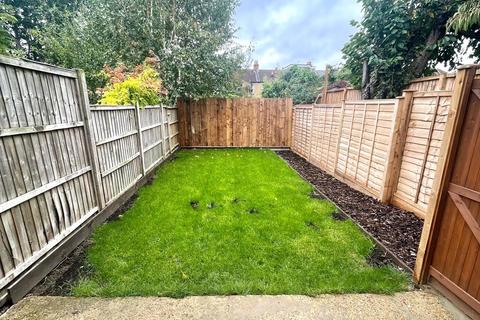 22a Laleham Road, London, SE6 2HT