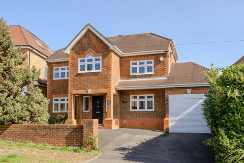 5 bedroom detached house to rent, Warren Close, Esher, KT10