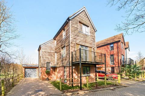 1 Chervil Close, Godalming, GU7 1PS