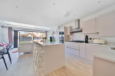 1 Chervil Close, Godalming, GU7 1PS