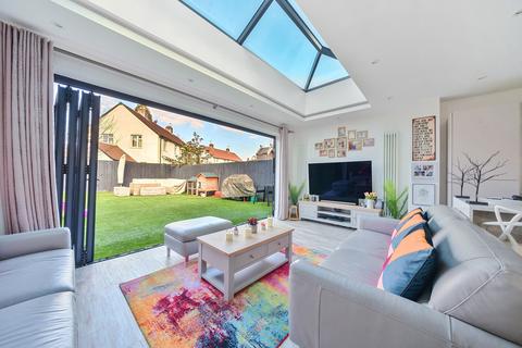 1 Chervil Close, Godalming, GU7 1PS