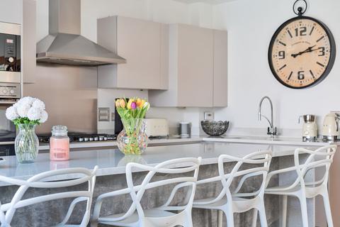 1 Chervil Close, Godalming, GU7 1PS
