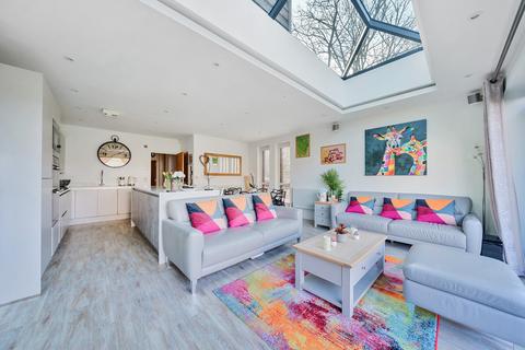 1 Chervil Close, Godalming, GU7 1PS