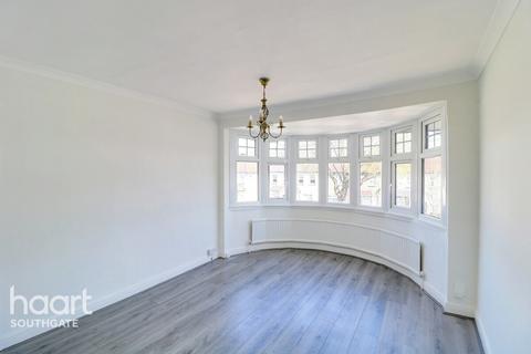 107 Trent Gardens, London, N14 4QB