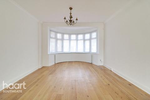 107 Trent Gardens, London, N14 4QB