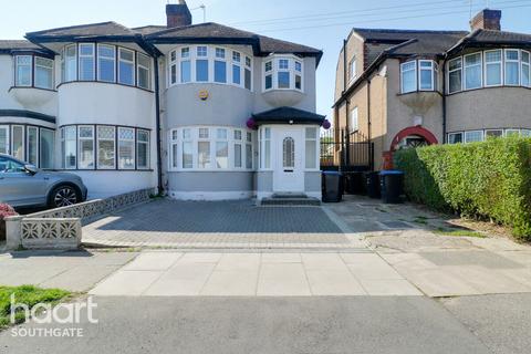 107 Trent Gardens, London, N14 4QB