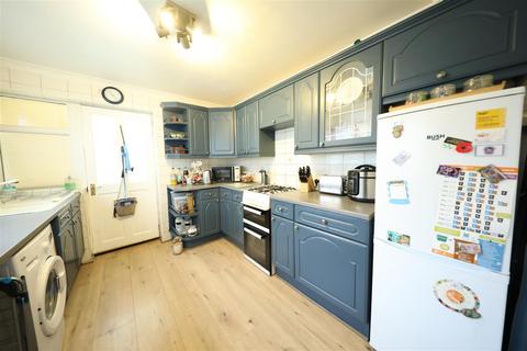 4 bedroom terraced house for sale, Dryden Street, Hull