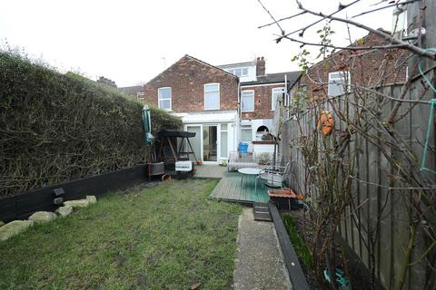 4 bedroom terraced house for sale, Dryden Street, Hull