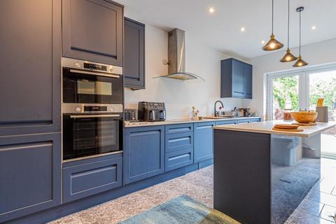 5 bedroom detached bungalow for sale, Smithies Avenue, Penarth CF64