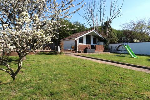 5 bedroom detached bungalow for sale, Smithies Avenue, Penarth CF64