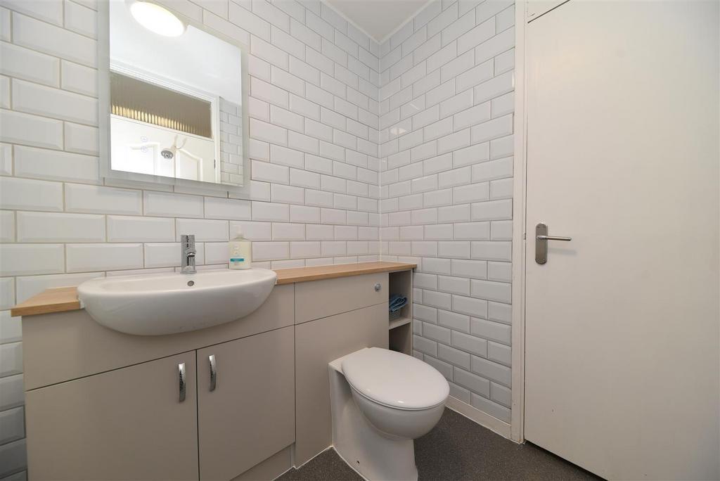 Bathroom2.JPG