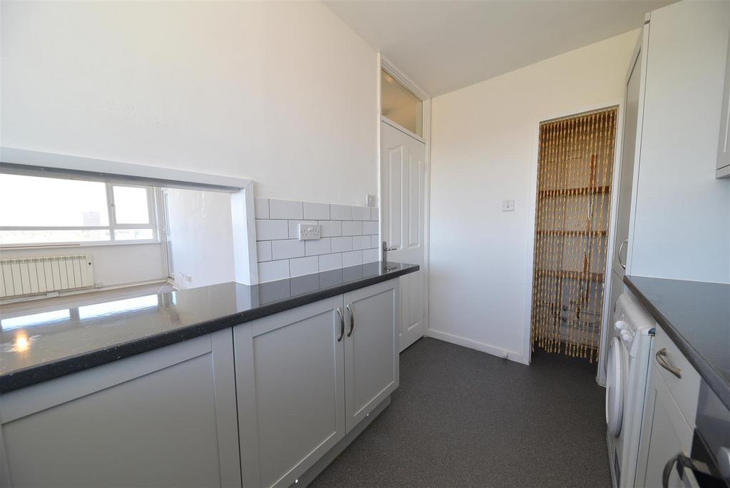 Kitchen2.JPG