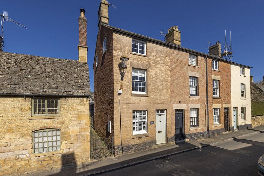 4 Brick Row