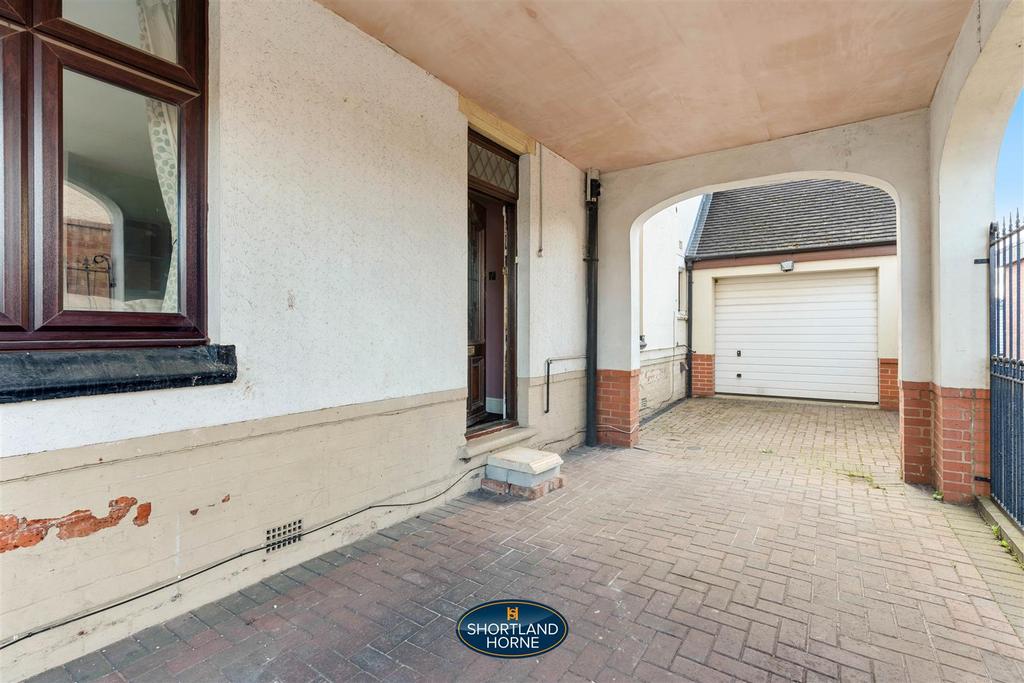 Driveway/carport
