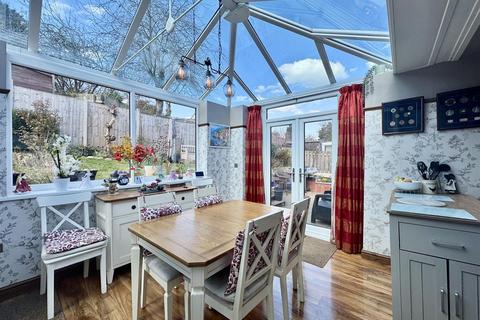 2 bedroom detached bungalow for sale, Penistone Road, Waterloo, Huddersfield, HD5 8RN