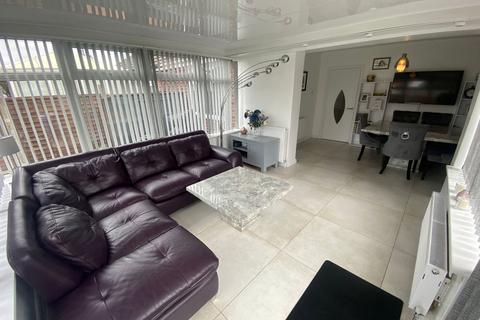 142 Broadway, Chadderton, Oldham, OL9 0AE