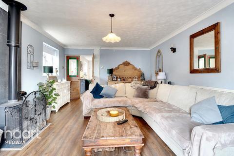 11 Lee Road, Snodland, ME6 5NN