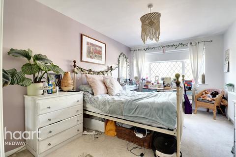 11 Lee Road, Snodland, ME6 5NN