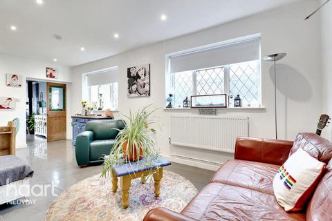 11 Lee Road, Snodland, ME6 5NN