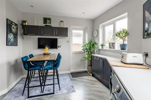 14 Yarm Close, Leatherhead, KT22 8NZ